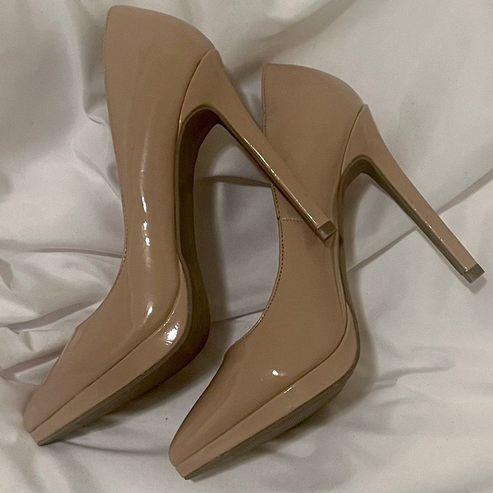 Neutral Pumps - Size 7